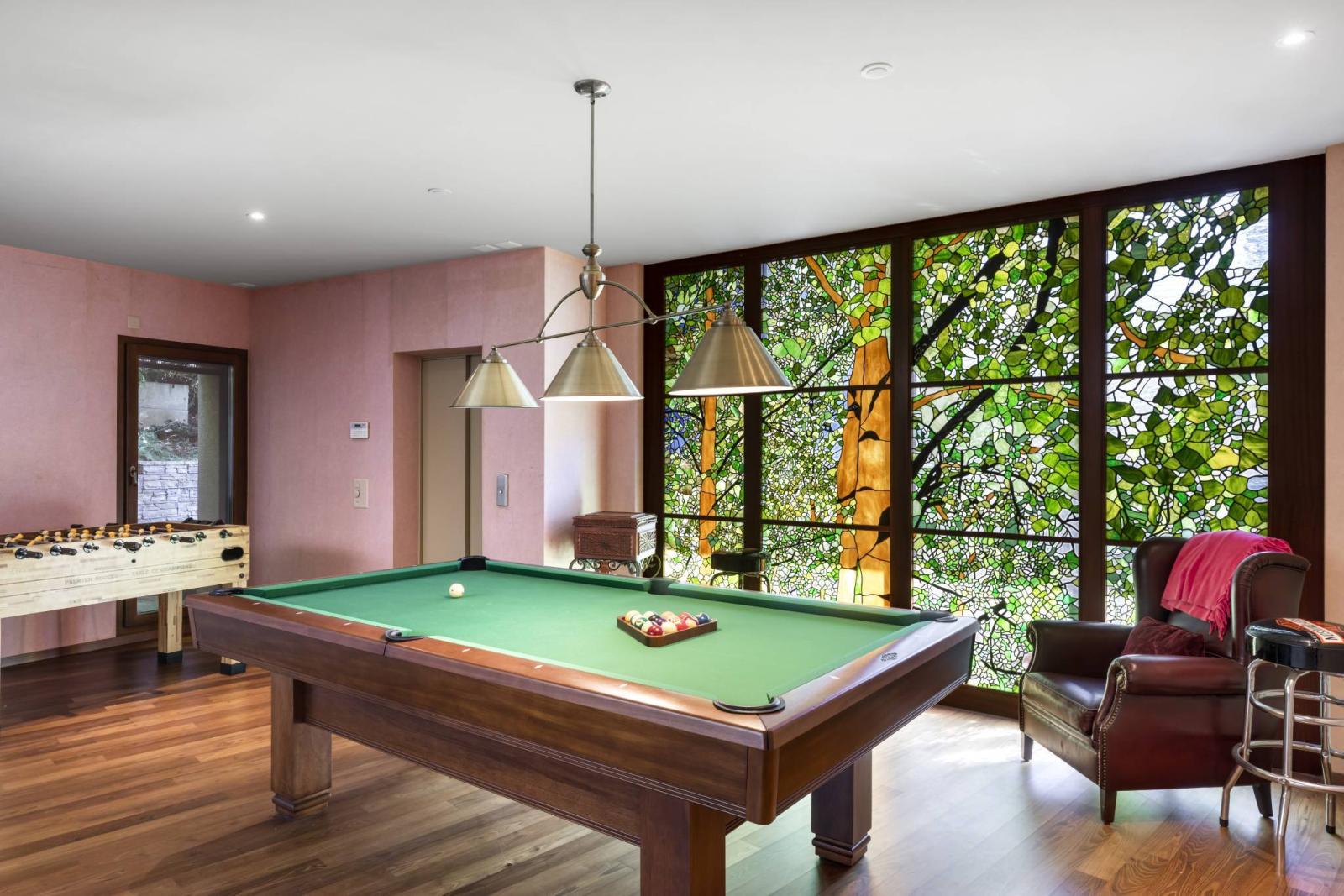 PRIVATE SETTING AND PANORAMIC LAKE VIEW