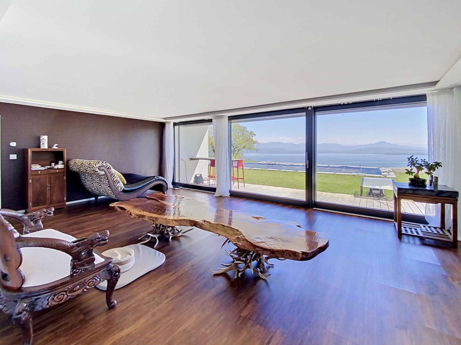 Superbe propriété rénovée avec piscine et vue imprenable