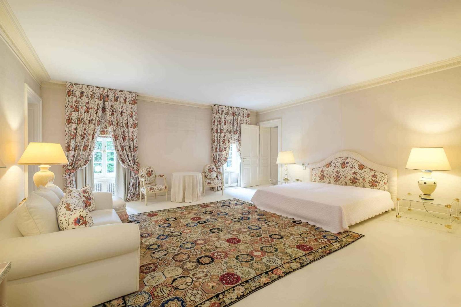 Exclusive listing: Magnificent estate with outbuildings
