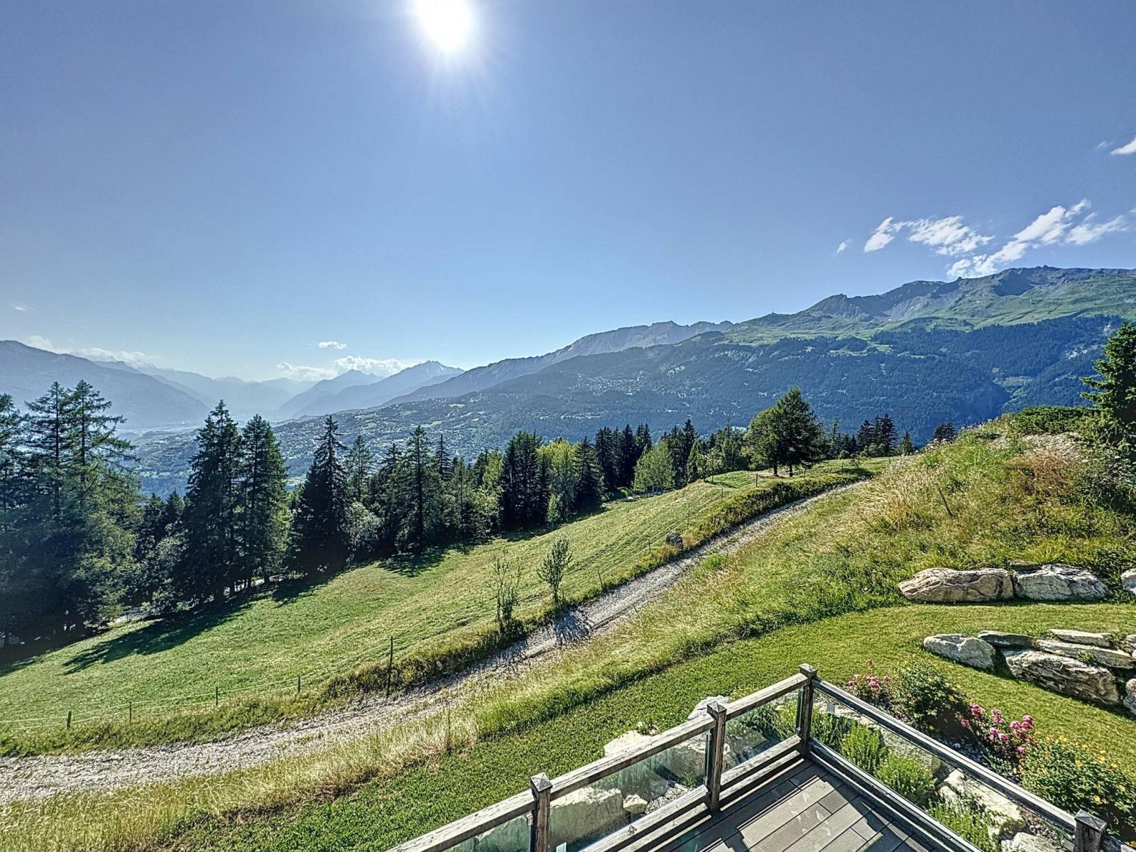MAGNIFICENT CHALET WITH PANORAMIC VIEW (SOLD UNFINISHED)