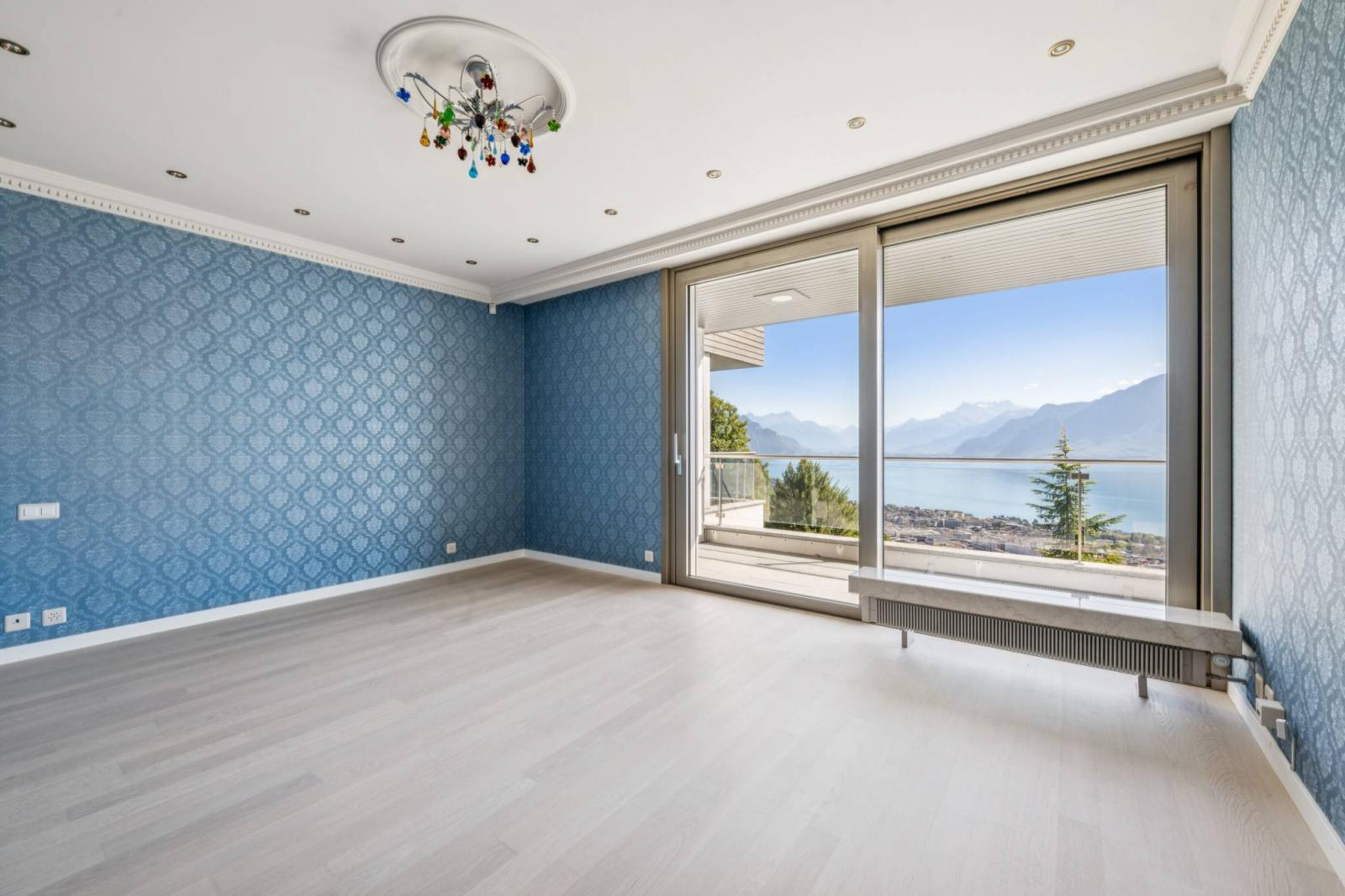 Prestigious Manor Property with Panoramic Lake Views