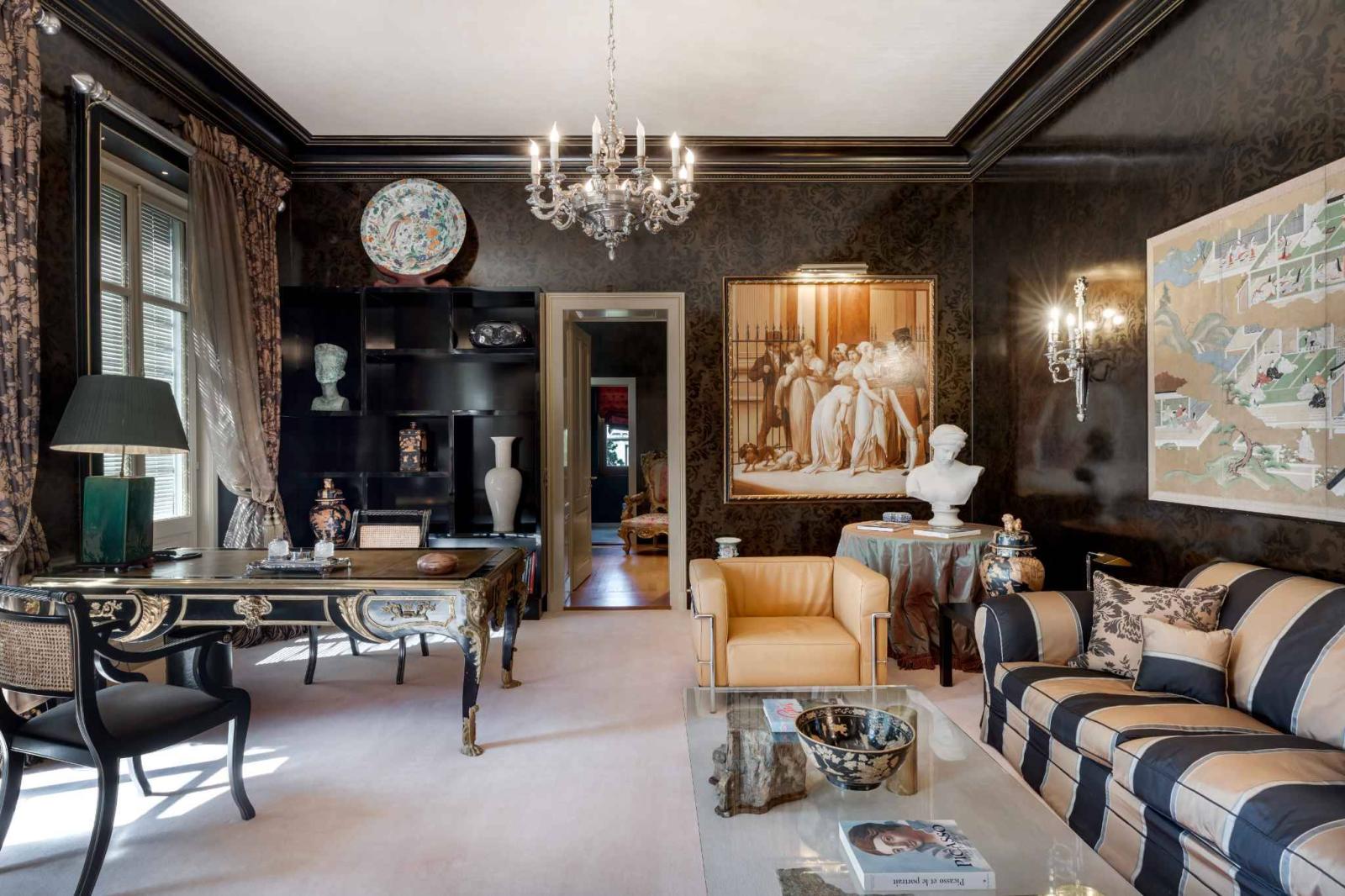 Architectural gem by the lakeside