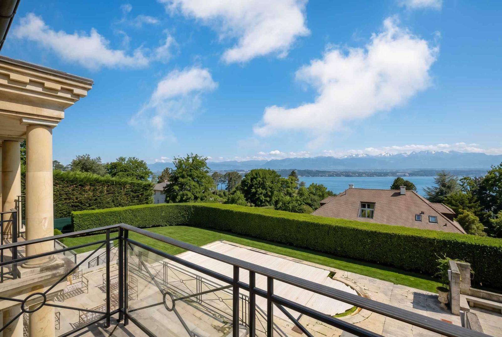 Spacious manor house divided into two residences, offering stunning lake views.