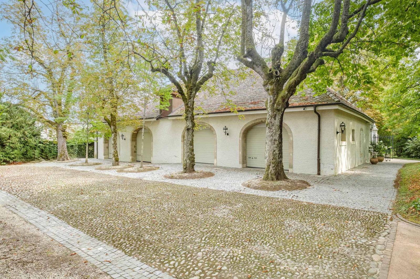Exclusive listing: Magnificent estate with outbuildings