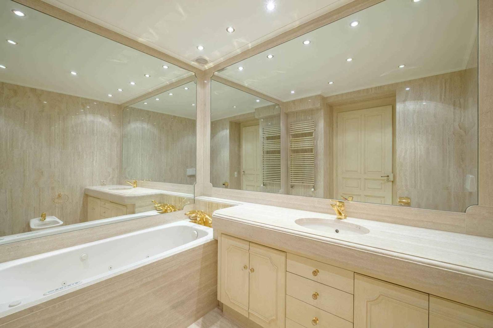 Exclusive listing: Magnificent estate with outbuildings