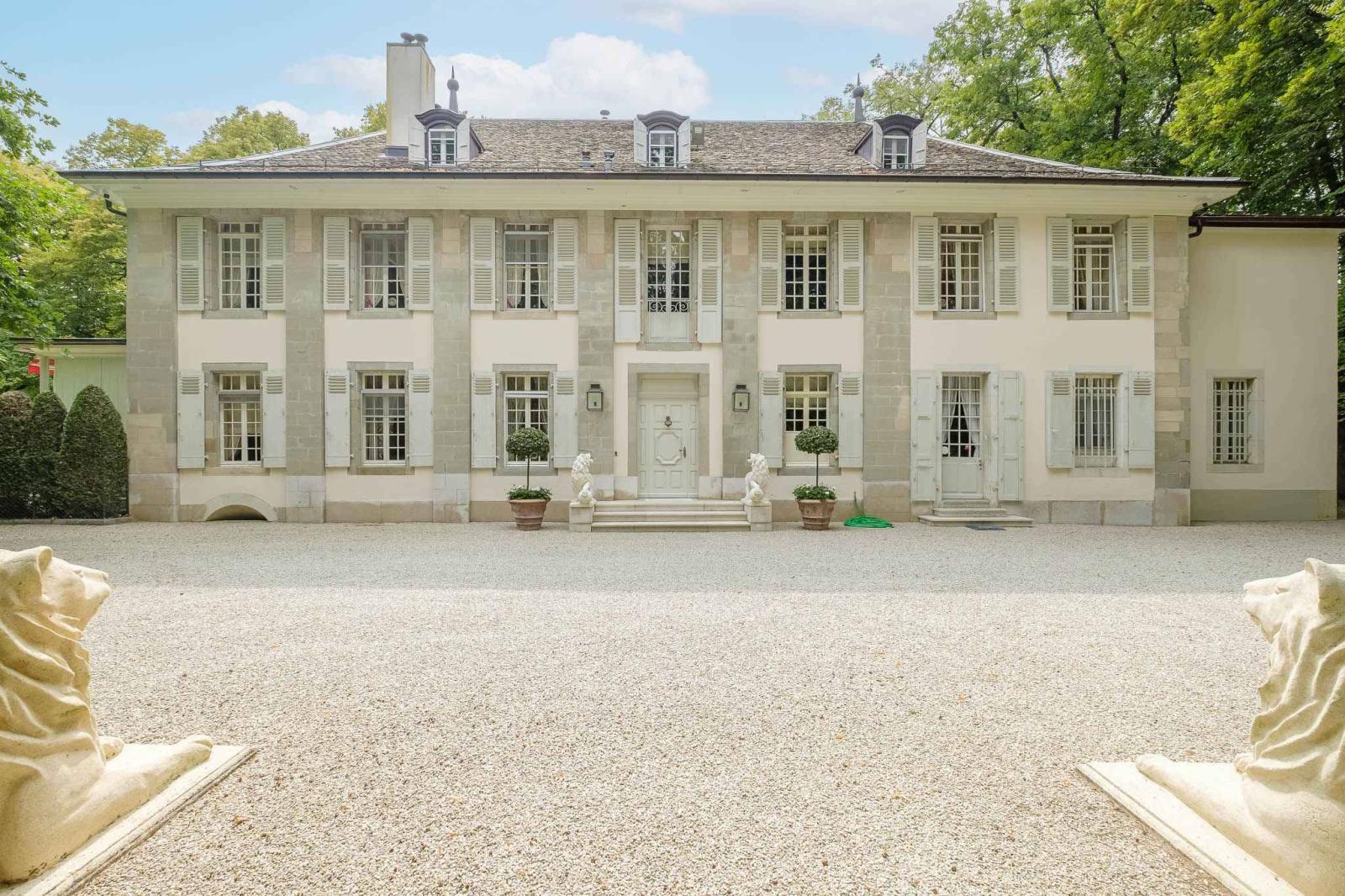 Exclusive listing: Magnificent estate with outbuildings