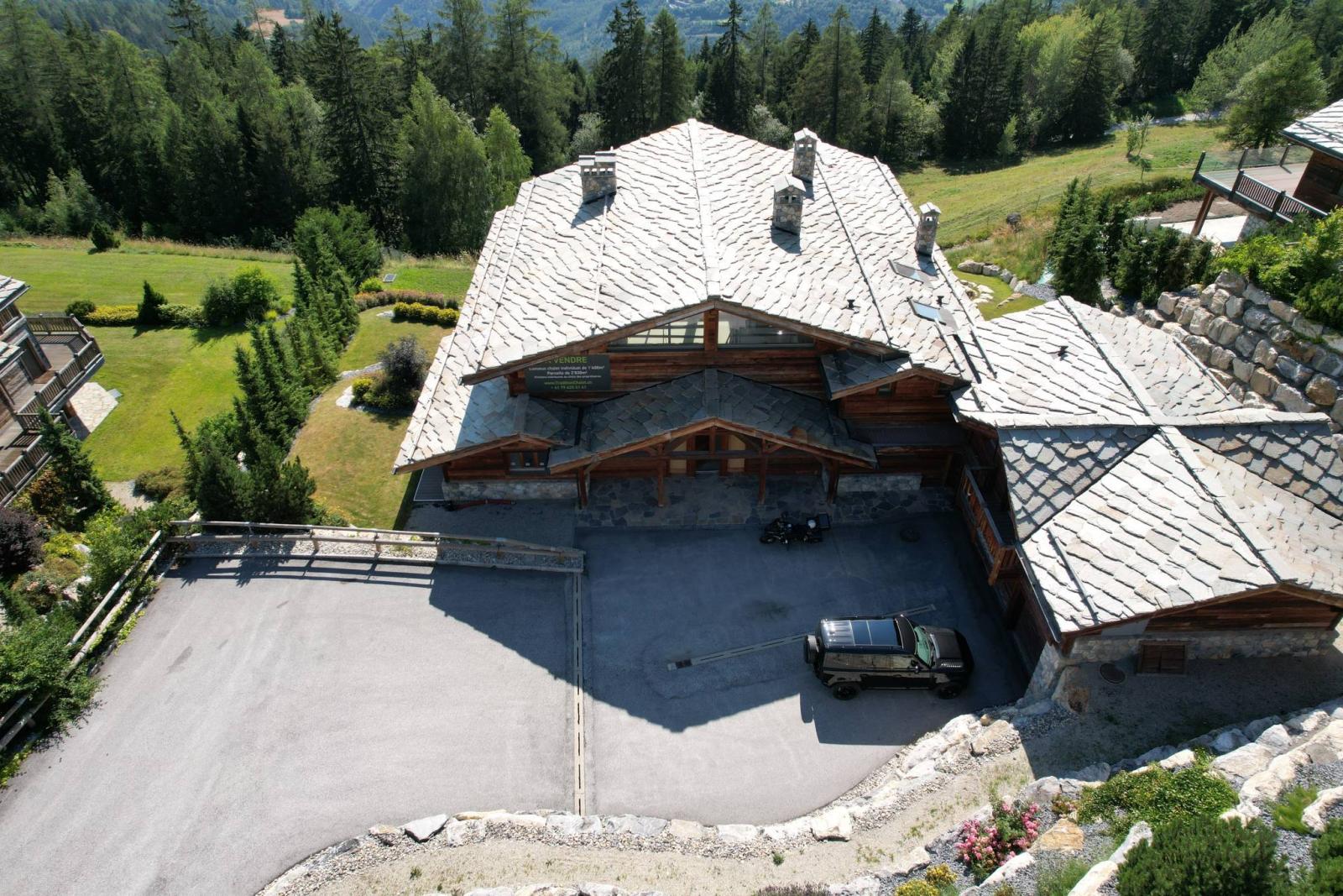 MAGNIFICENT CHALET WITH PANORAMIC VIEW (SOLD UNFINISHED)