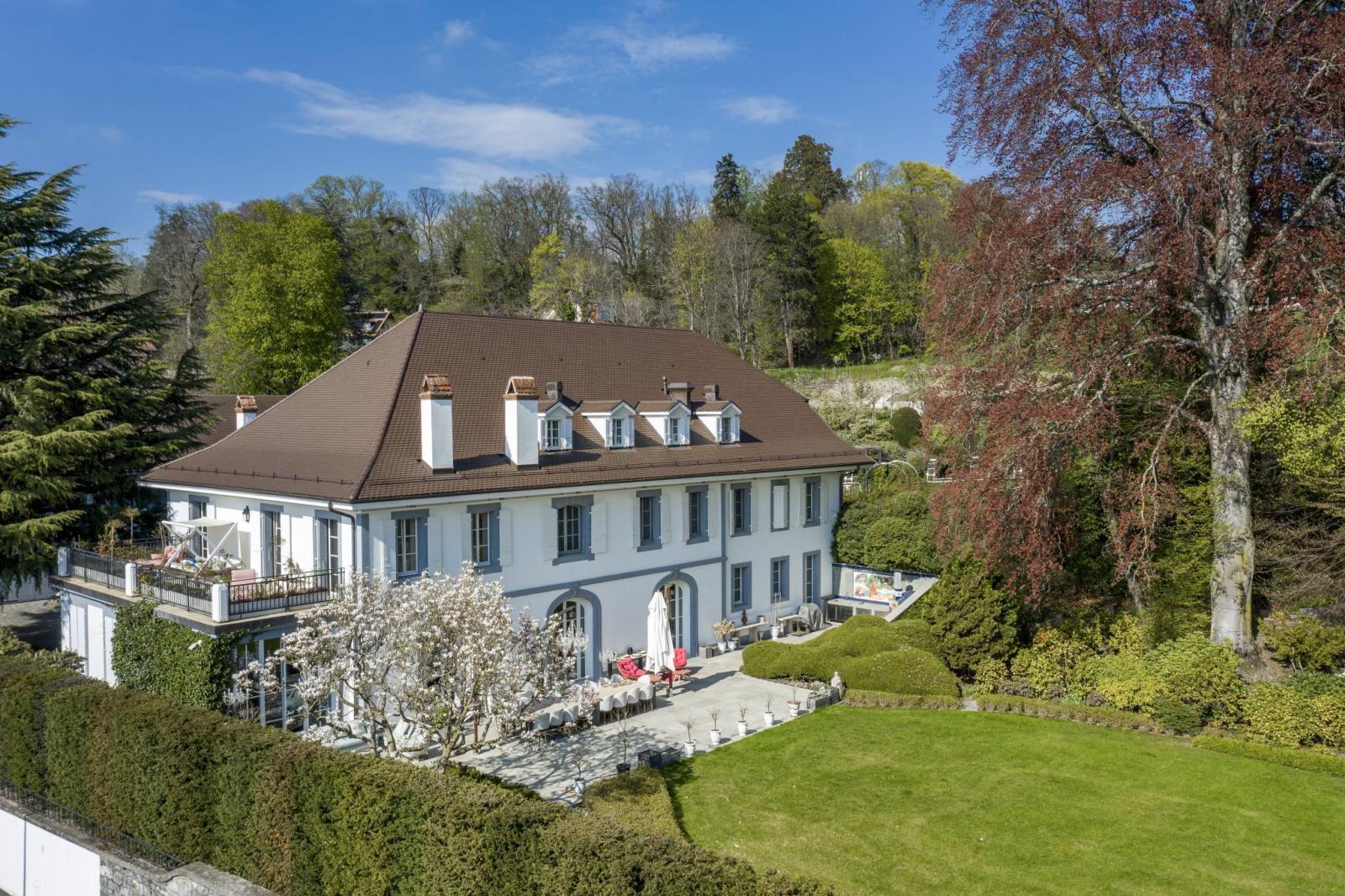 Prestigious property on the outskirts of Lausanne