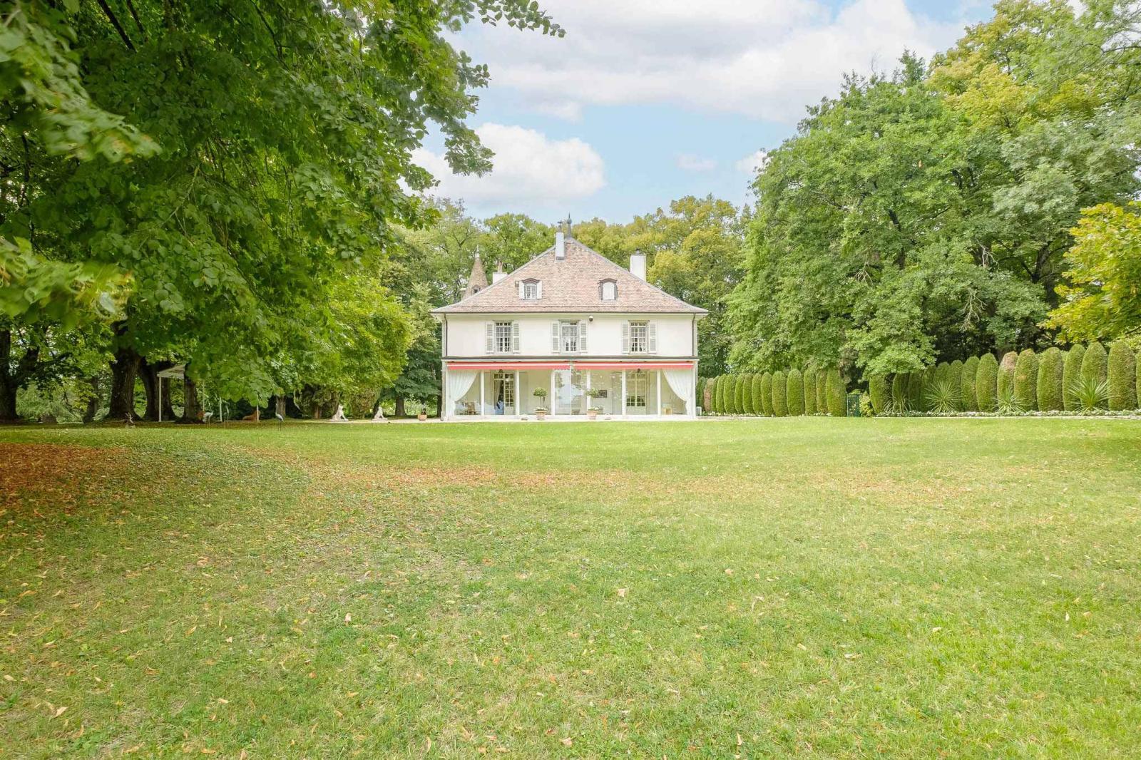 Exclusive listing: Magnificent estate with outbuildings