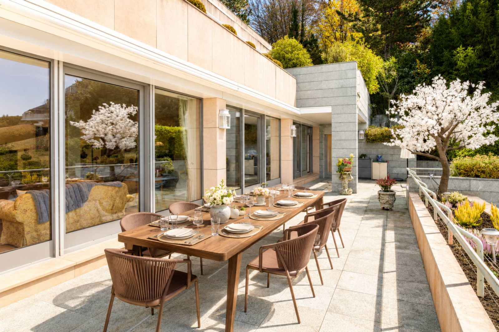 Magnificent apartment with terrace overlooking the lake