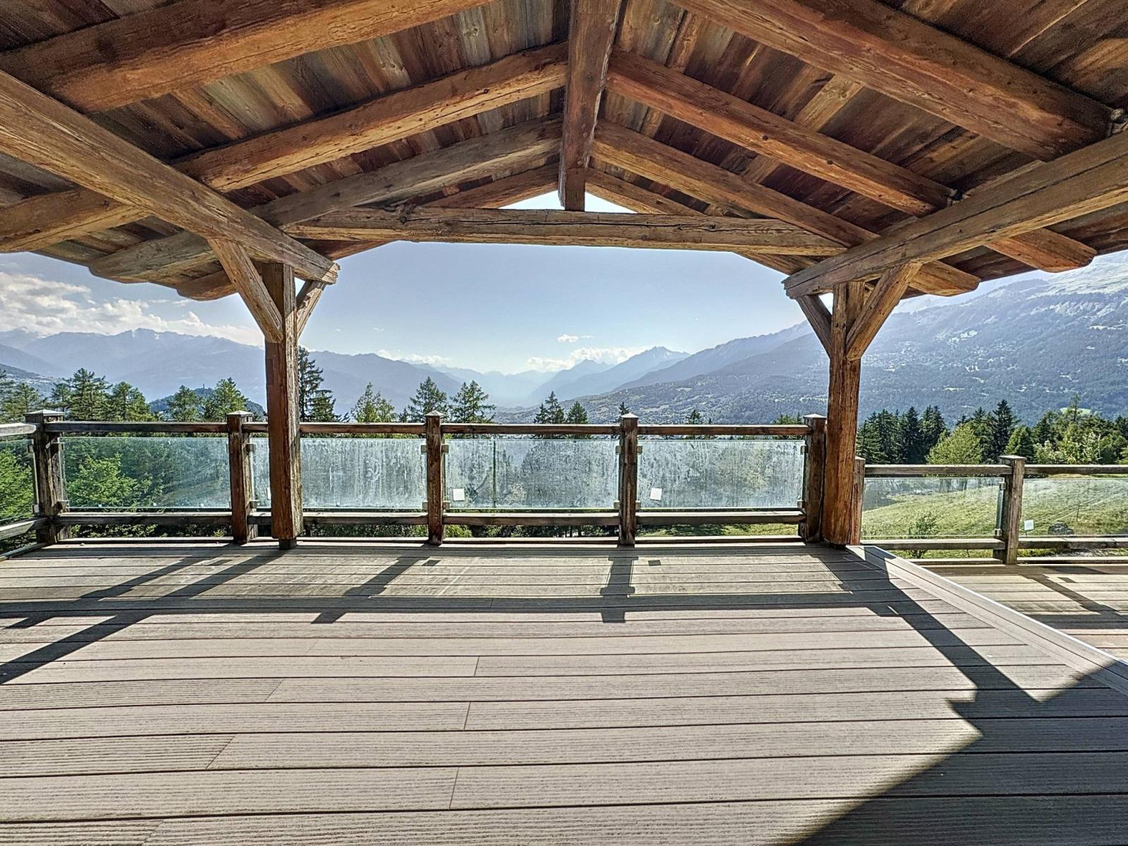 MAGNIFICENT CHALET WITH PANORAMIC VIEW (SOLD UNFINISHED)