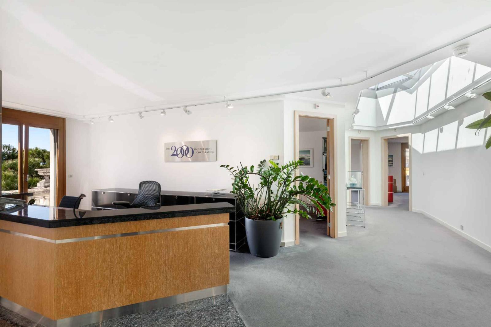 Architectural gem by the lakeside