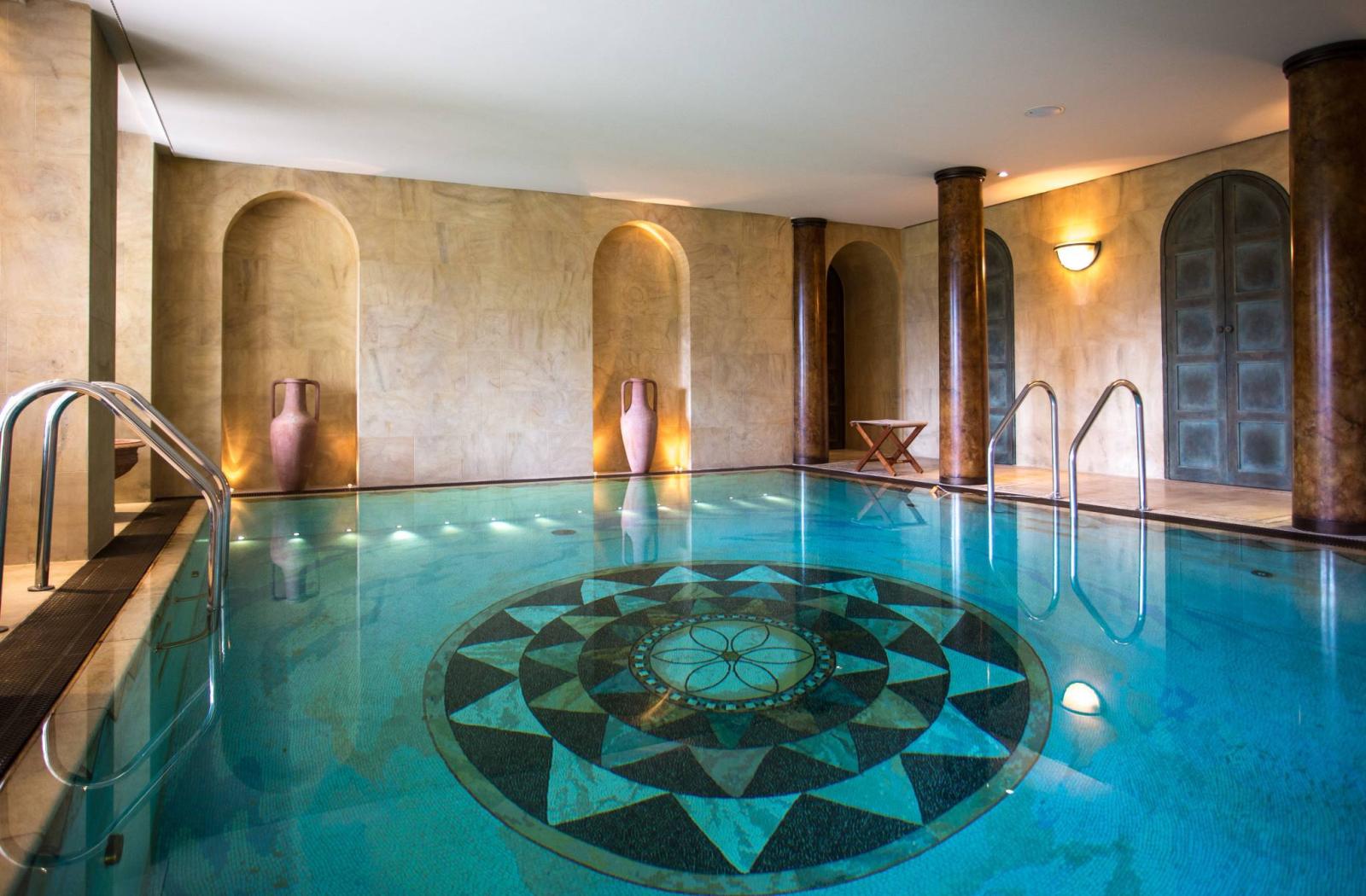 Architectural gem by the lakeside