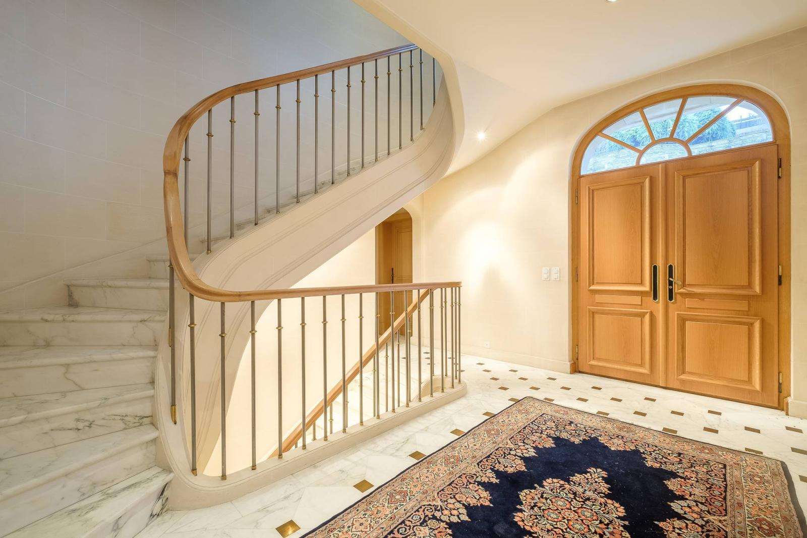 Spacious manor house divided into two residences, offering stunning lake views.