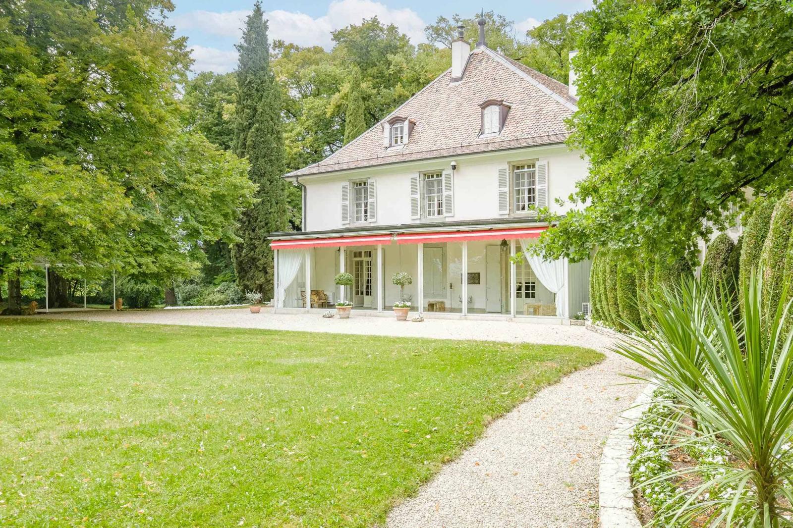 Exclusive listing: Magnificent estate with outbuildings
