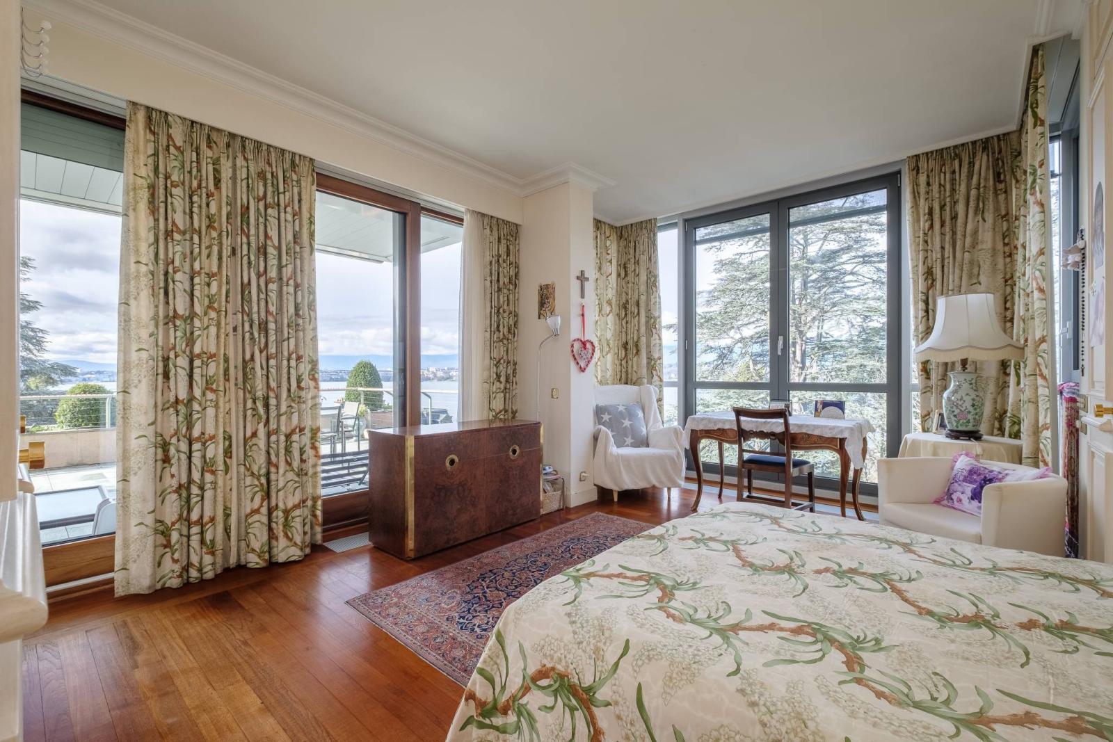 Magnificent apartment with terrace overlooking the lake