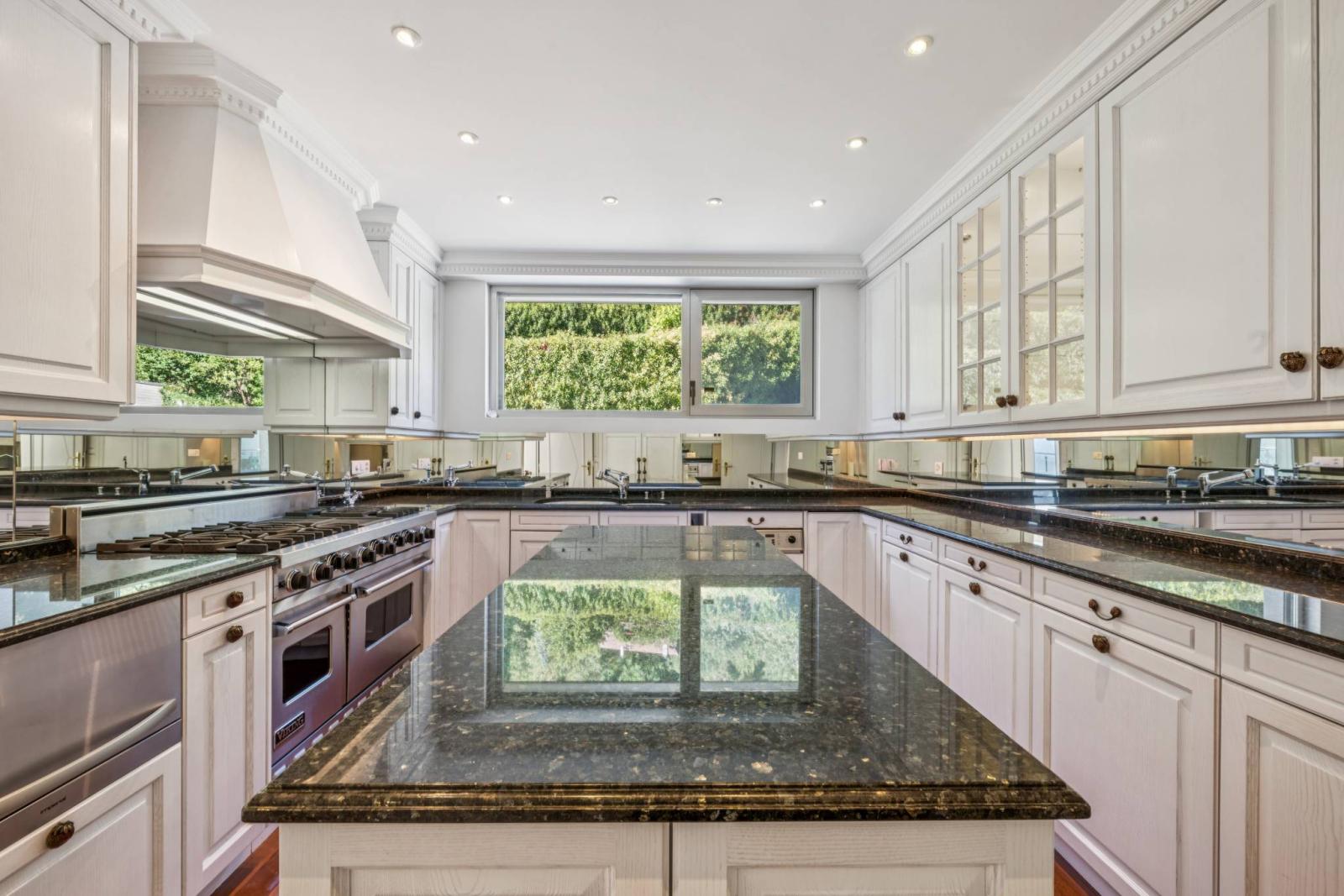 Prestigious Manor Property with Panoramic Lake Views
