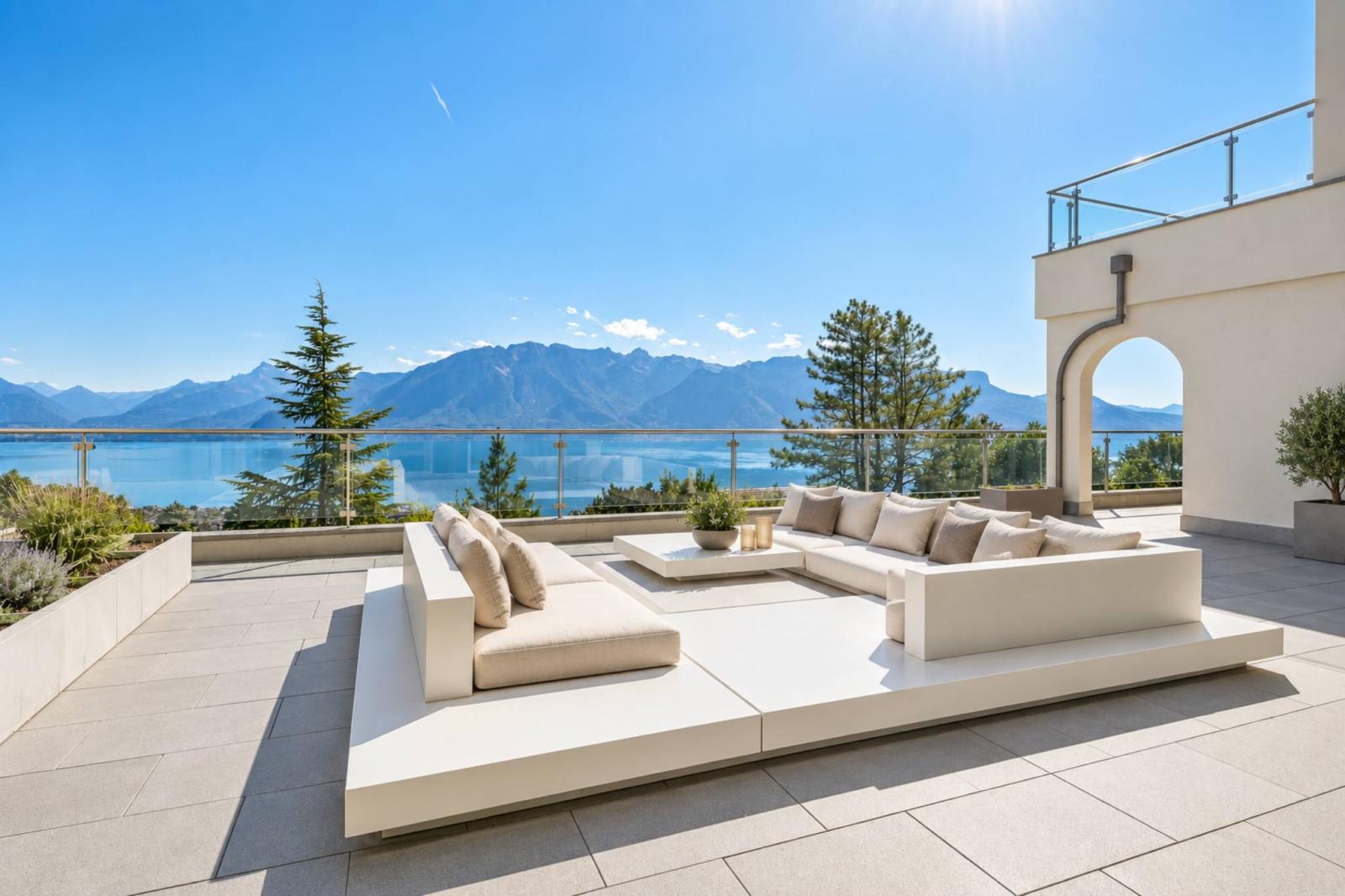 Prestigious Manor Property with Panoramic Lake Views