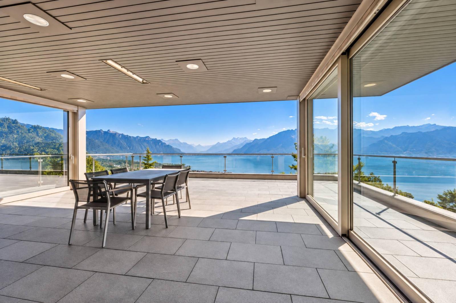 Prestigious Manor Property with Panoramic Lake Views