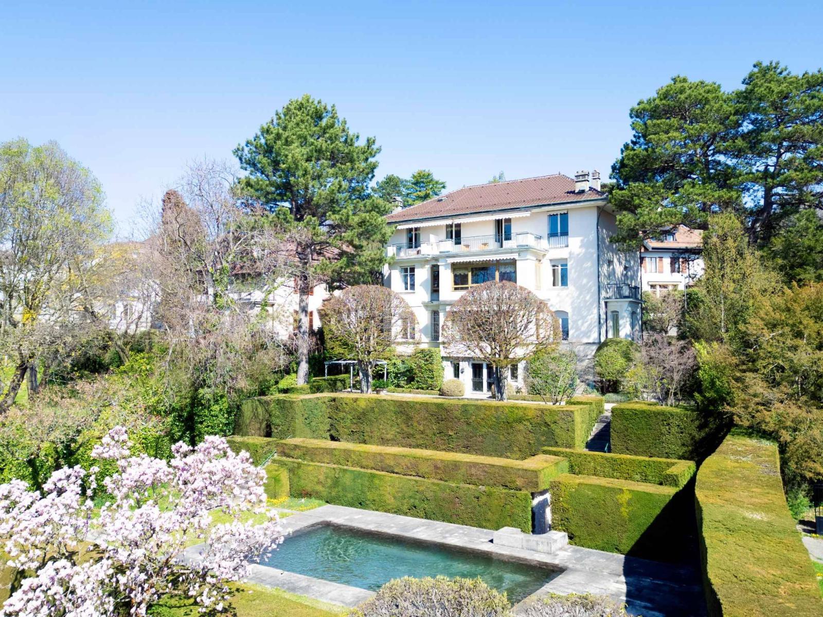 Period residence with commanding views over the city and Lake Geneva