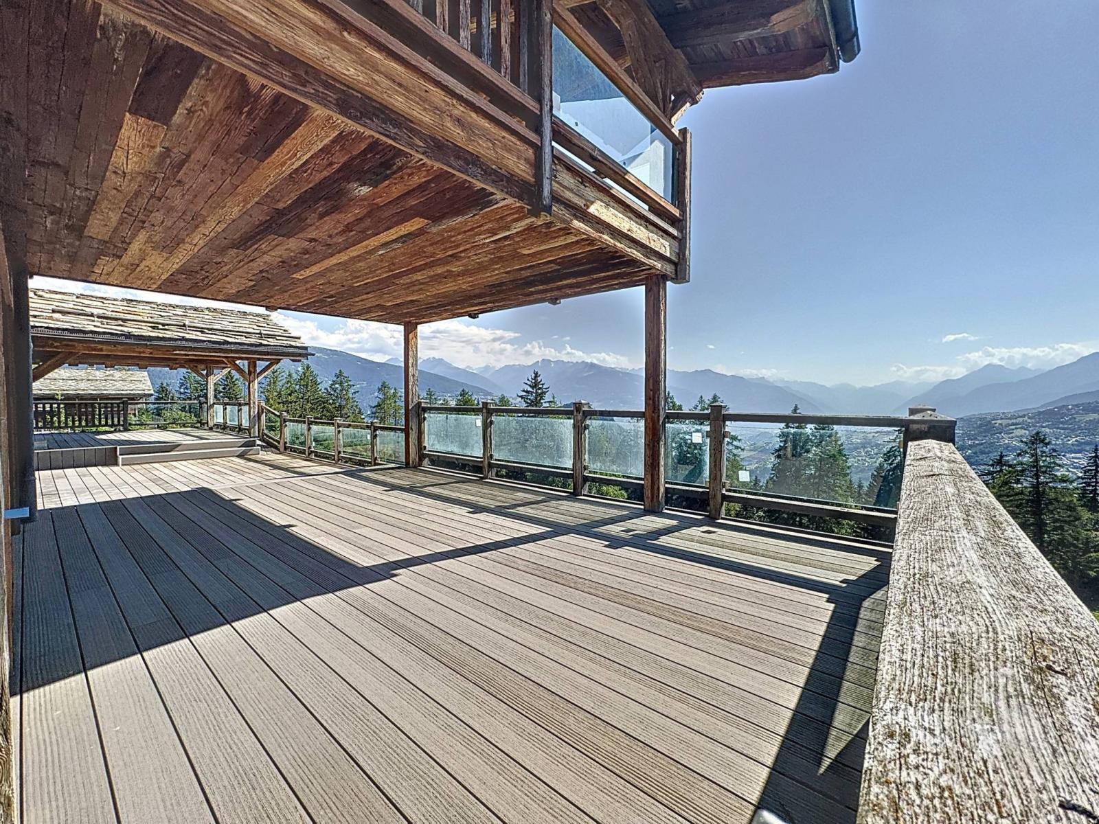 MAGNIFICENT CHALET WITH PANORAMIC VIEW (SOLD UNFINISHED)