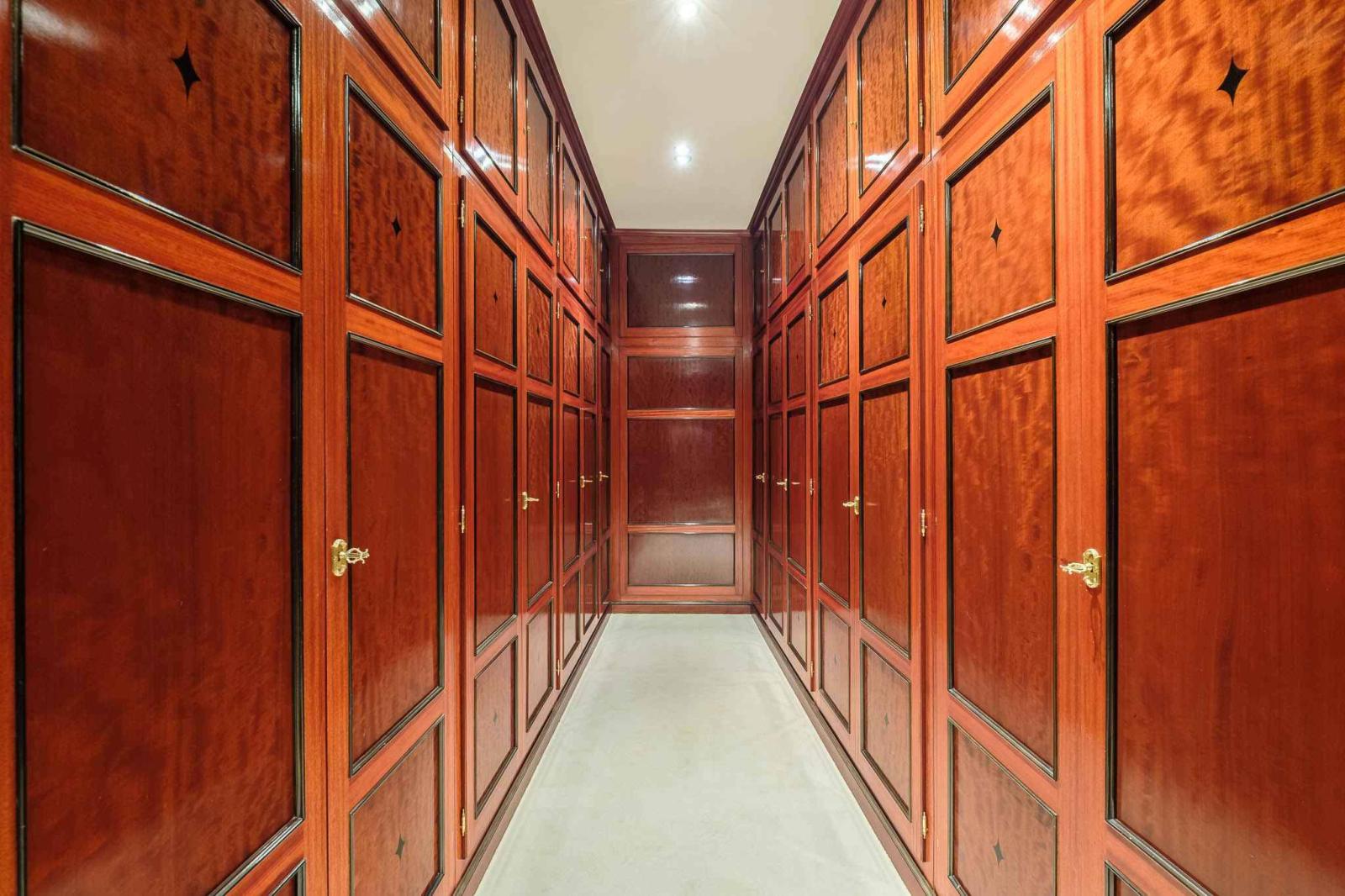 Exclusive listing: Magnificent estate with outbuildings