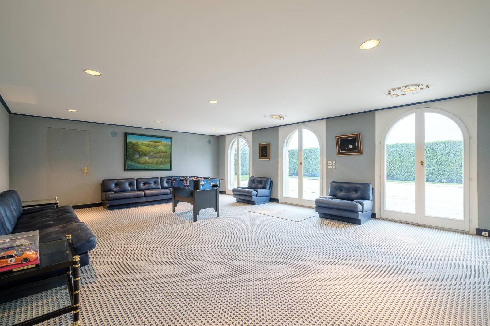 Spacious manor house divided into two residences, offering stunning lake views.