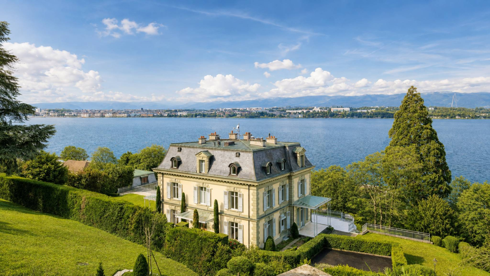 Magnificent apartment with terrace overlooking the lake