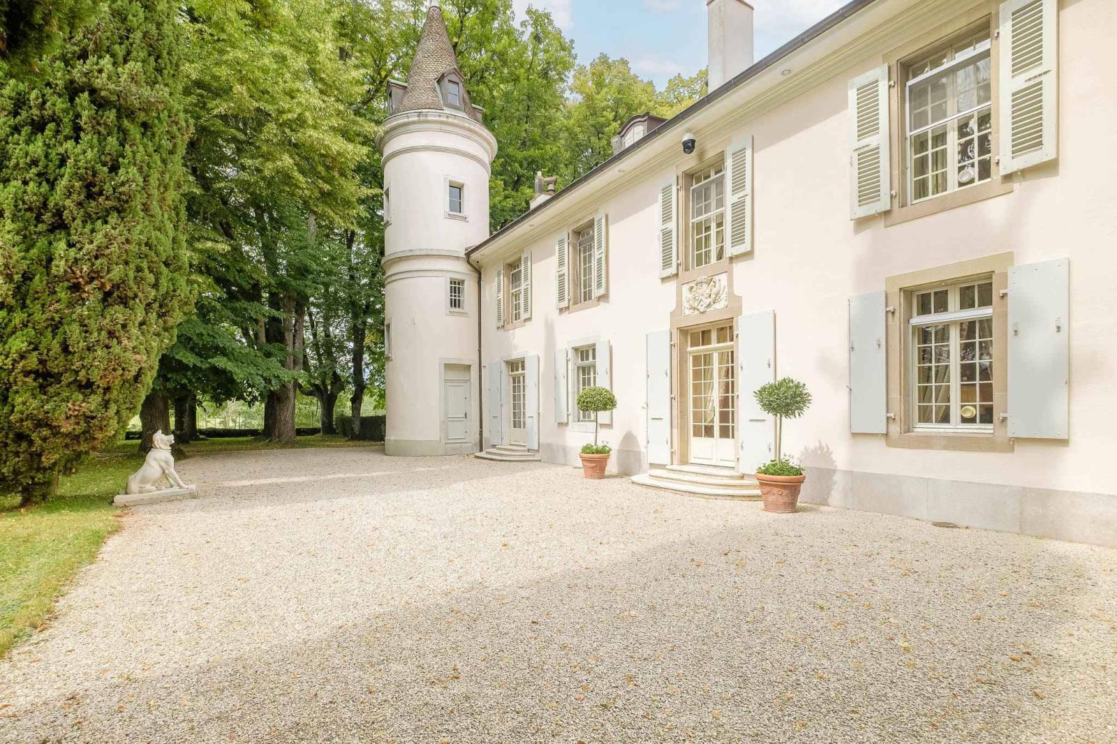 Exclusive listing: Magnificent estate with outbuildings