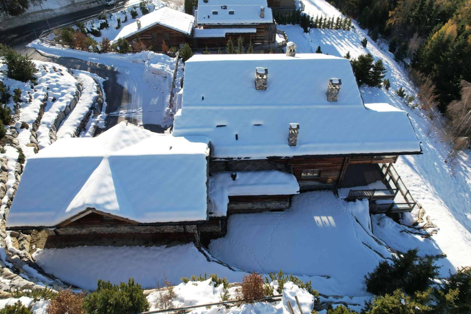 MAGNIFICENT CHALET WITH PANORAMIC VIEW (SOLD UNFINISHED)